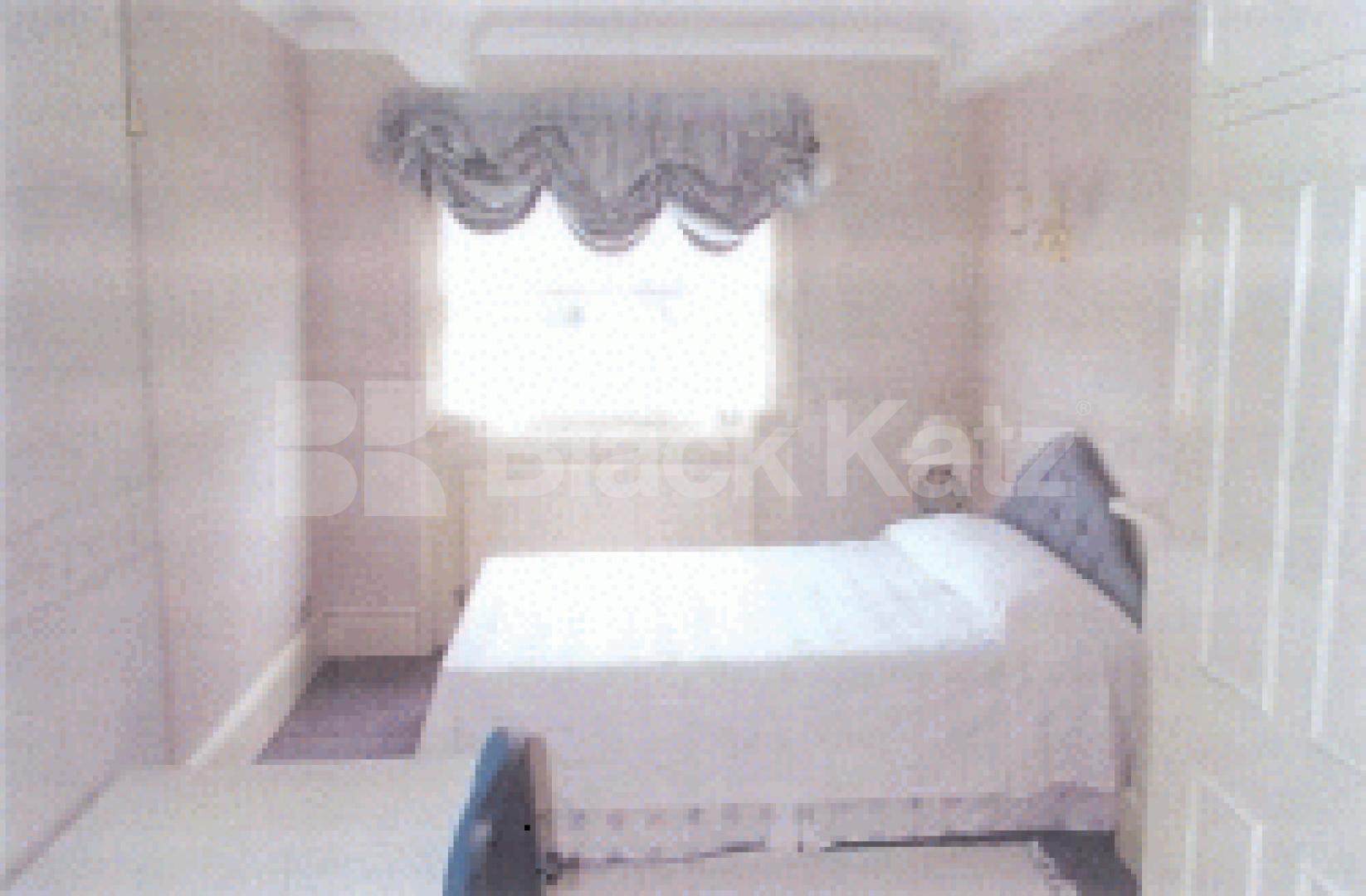 			new instruction, 2 Bedroom, 1 bath, 1 reception Flat			 Gloucester Place, Marylebone